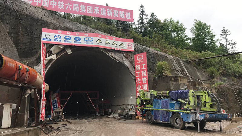 藍(lán)海智裝拱噴臺(tái)車助力贛深鐵路新聚隧道建設(shè)