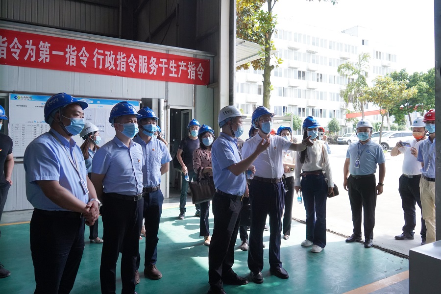 四川省企業(yè)經(jīng)濟(jì)促進(jìn)會(huì)李光明書記蒞臨藍(lán)海智裝調(diào)研